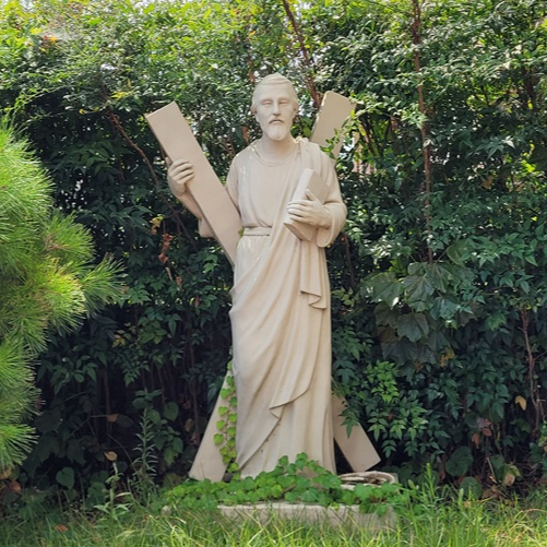 군산 소룡동성당의 수호성인 "성 안드레아 사도"입니다. 안드레아는 이 글을 쓰는 저의 세례명이기도 합니다.