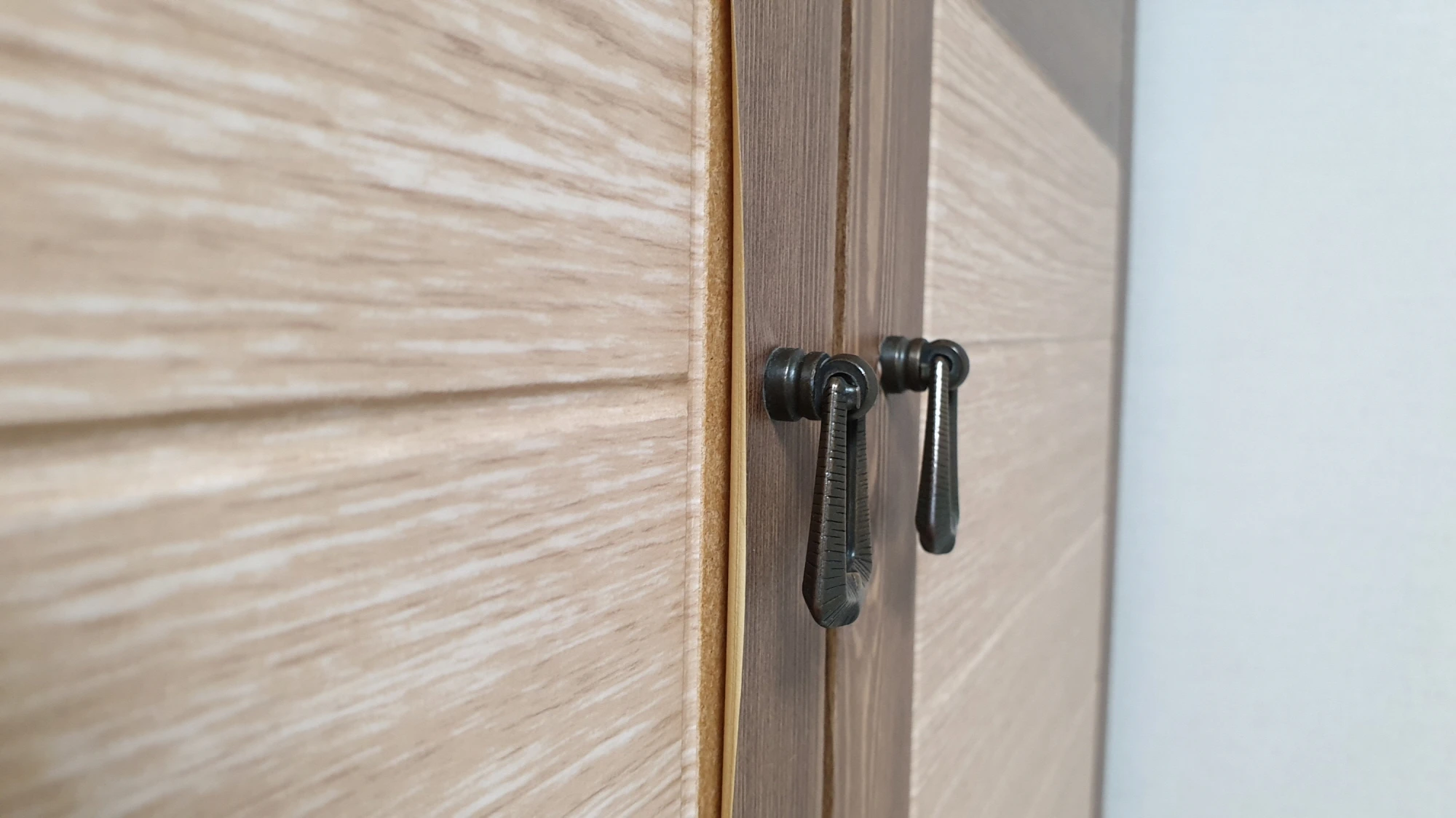 들뜬 시트지 모습