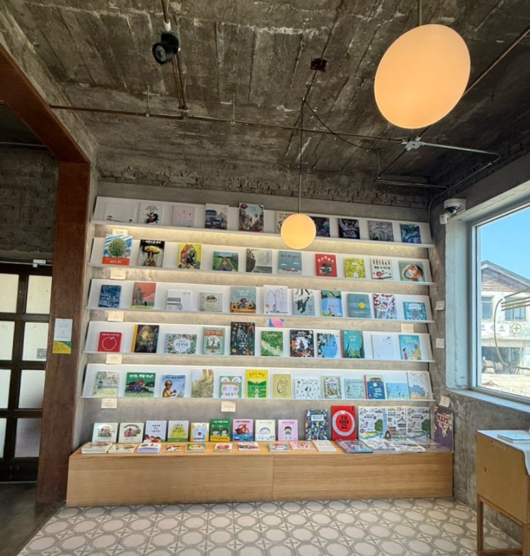 칠성조선소 내 동그란책