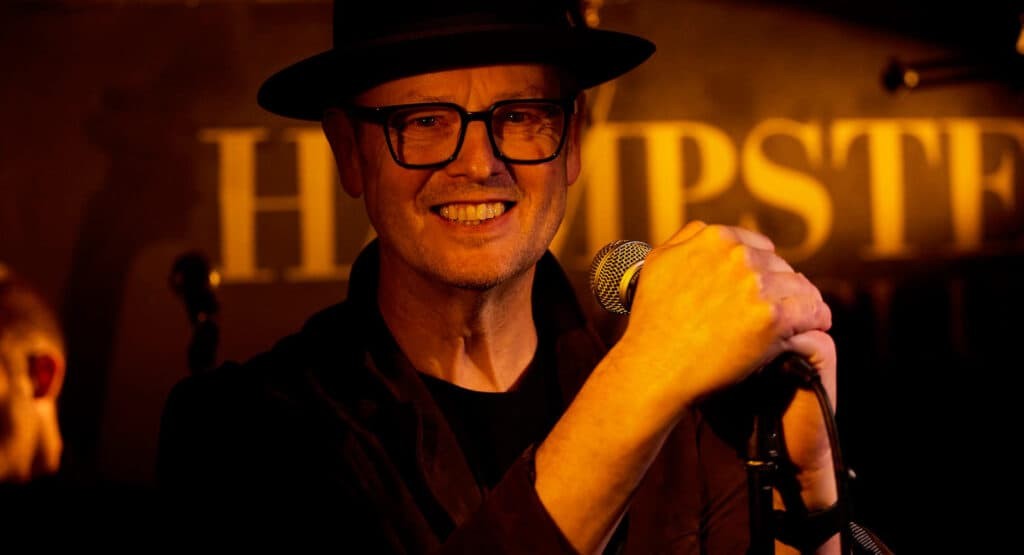 시니어 가수 그레이엄 맥그리거