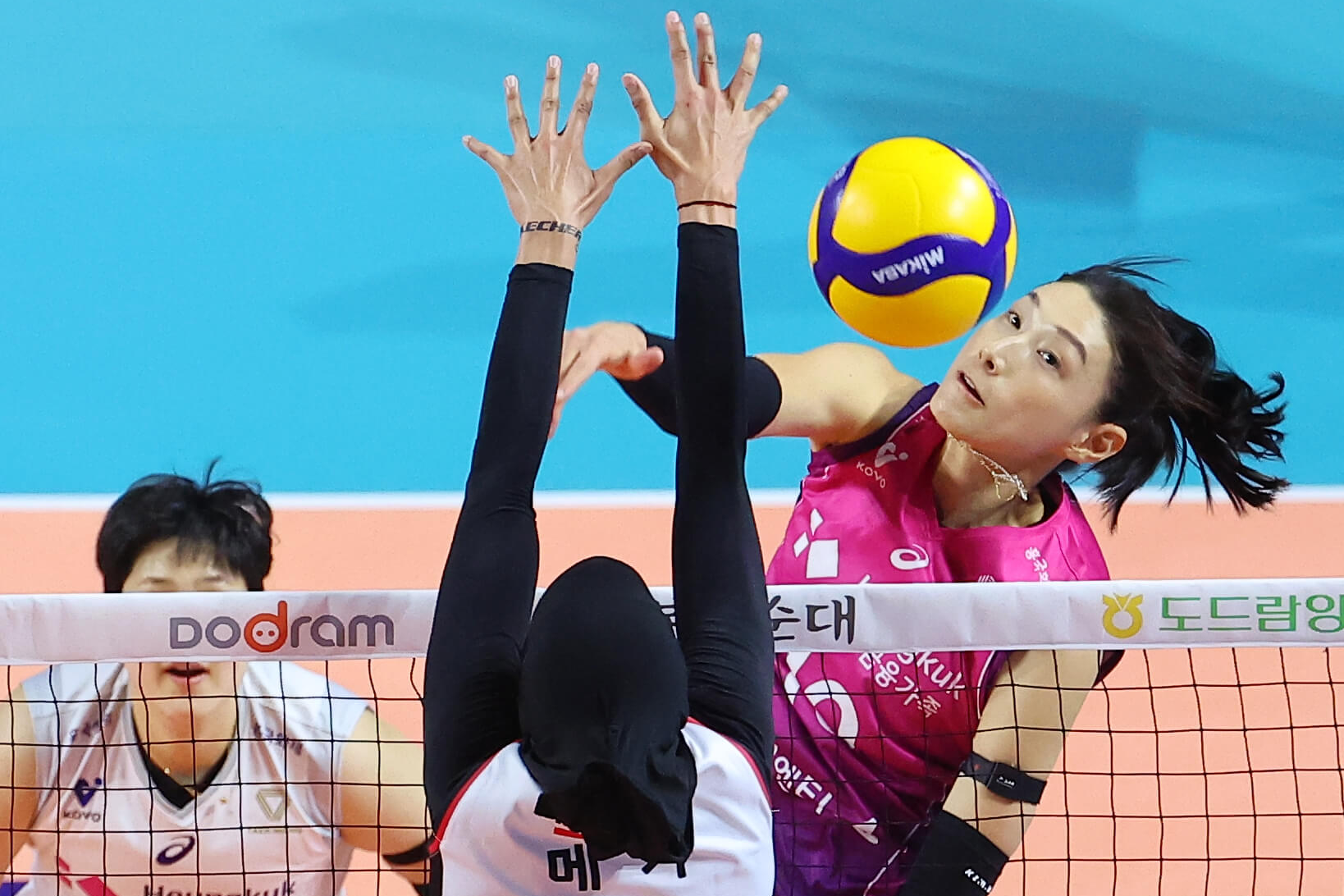 V리그 1라운드 MVP 허수봉 김연경