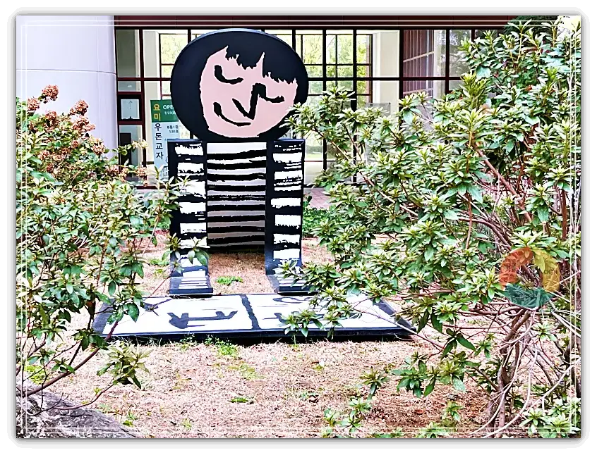 퍼블릭가산_전시3-책읽는-사람