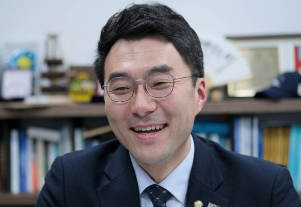 김남국 국회의원 프로필 나이 학력 재산 및 김남국 위믹스 코인 논란 정리