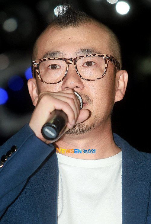 가수 이하늘이 명예훼손 혐의로 피소된 사건에 대한 공식입장을 밝혔다.