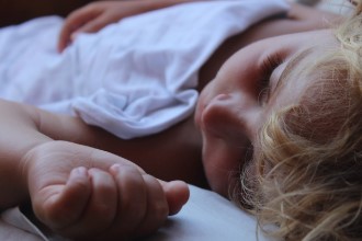 아동 수면 부족이 학습 능력&middot;정서 발달에 주는 치명적 위험