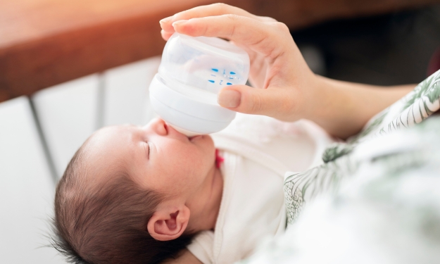 신생아 게워내는 이유와 줄이는 방법