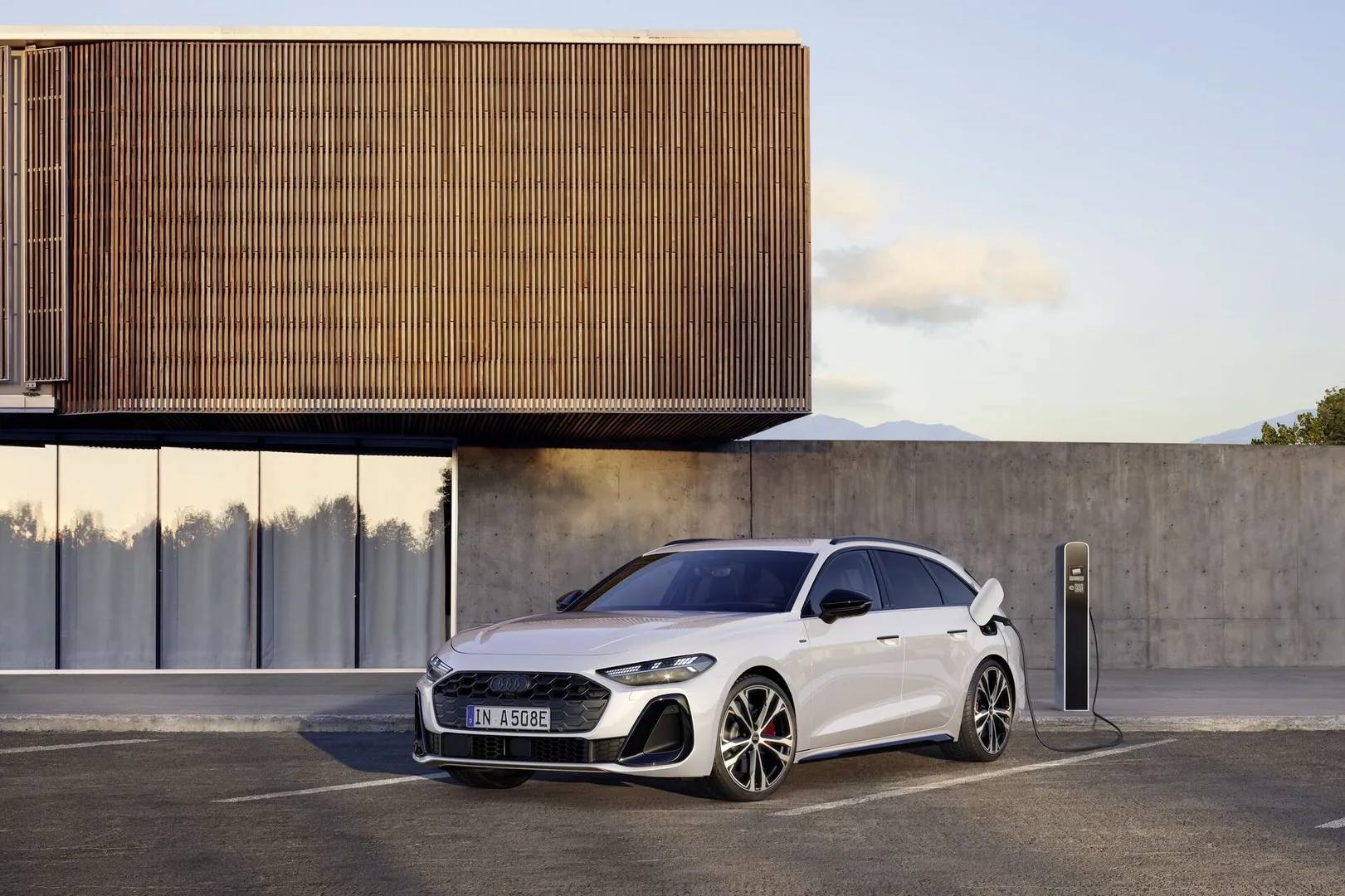 아우디 A5 E 하이브리드 이미지