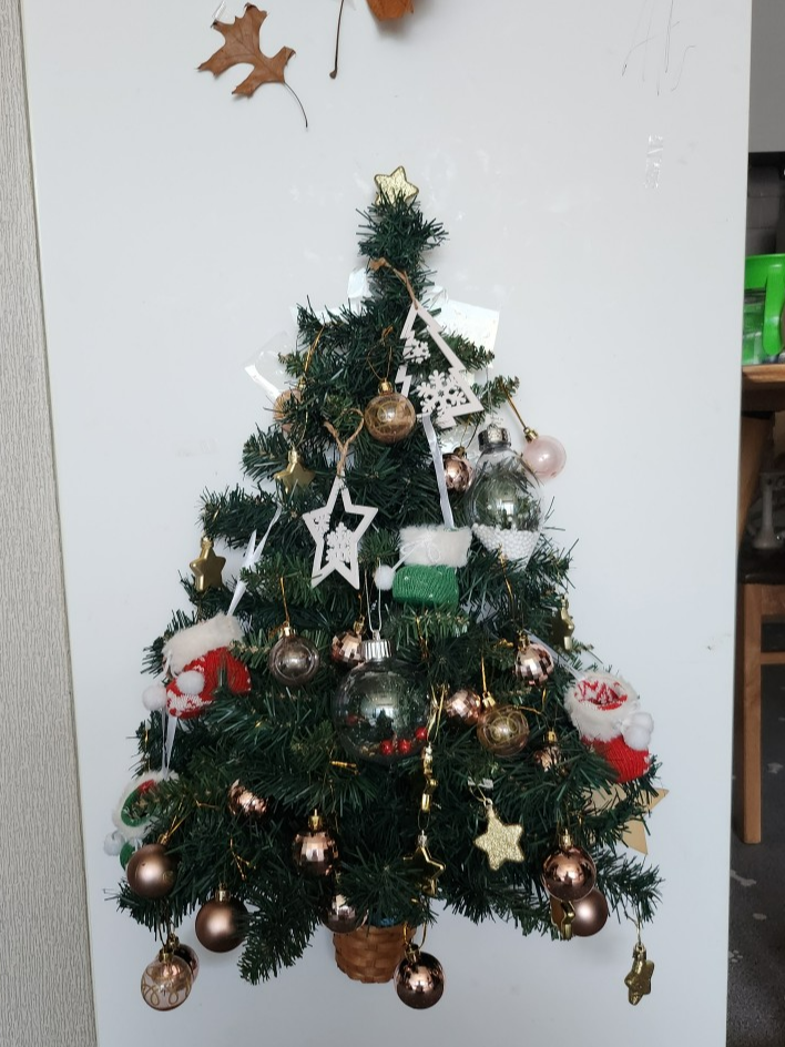 아기들이 꾸민 벽트리