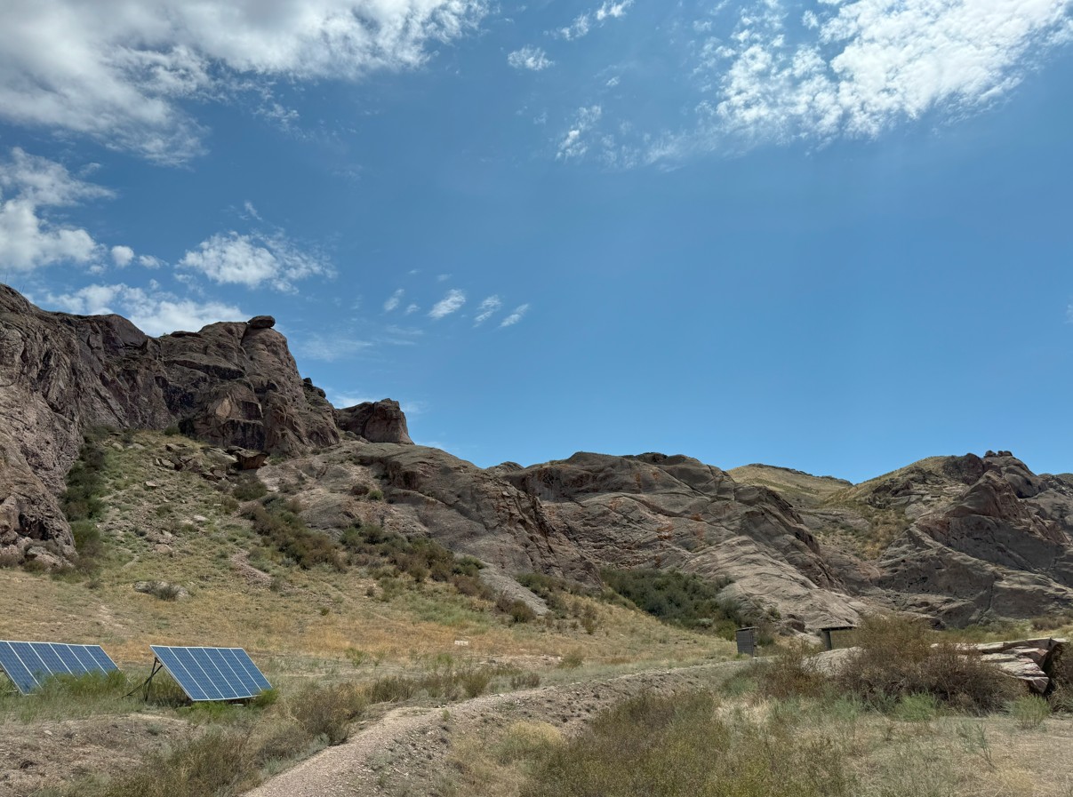 Tamgaly-Tas 암각화 관광지 초입