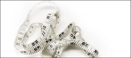 줄자가 꼬여있는 모습