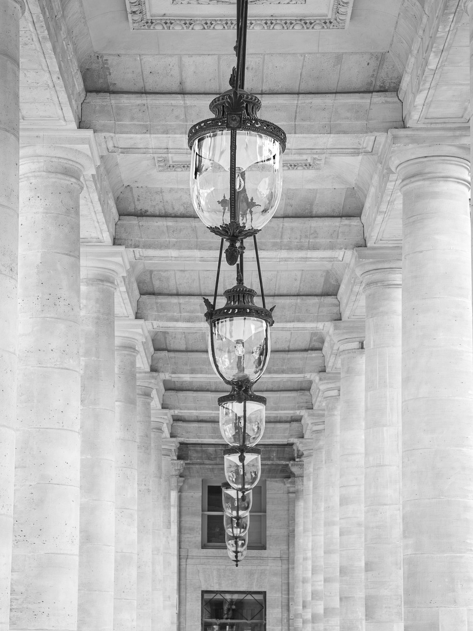 어두운복도느낌사진