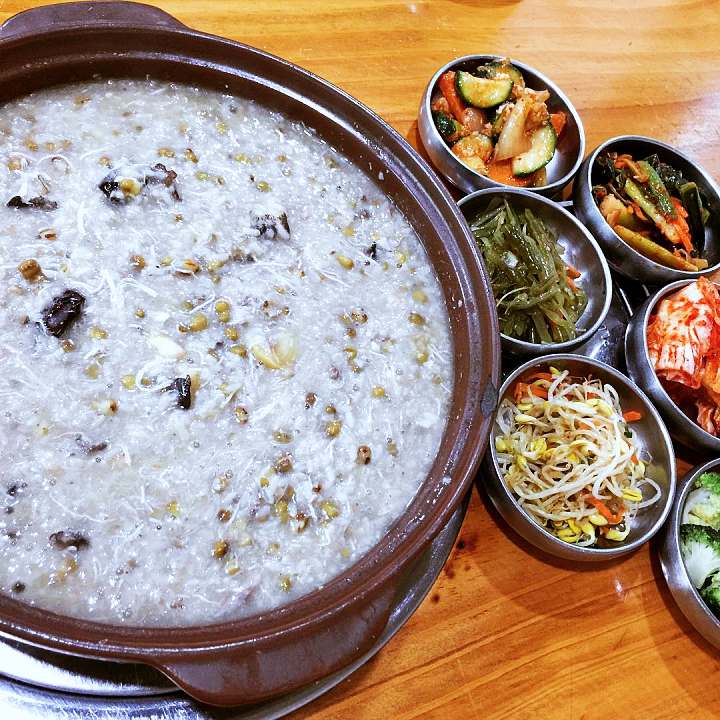 전복삼합 제주식 식당 정찬 게스트 성게 미역국 돔베고기 고등어구이 동대문구 회기동 제기동 맛집