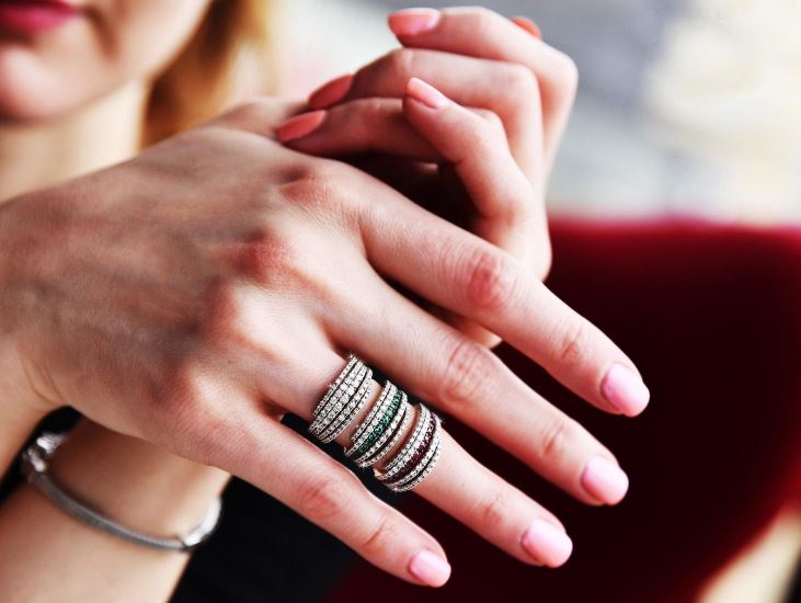 손톱 건강신호로 알아보는 신체 이상 징후