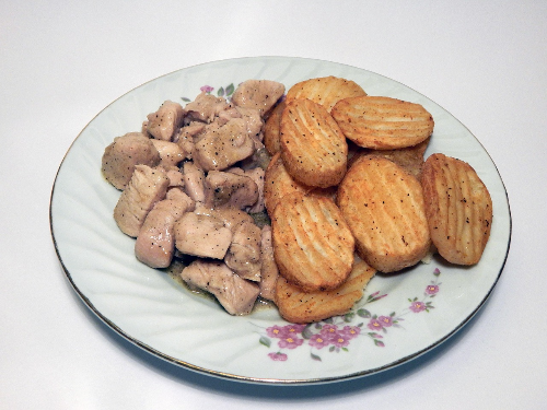 잘구어진 닭가슴살과 감자 요리