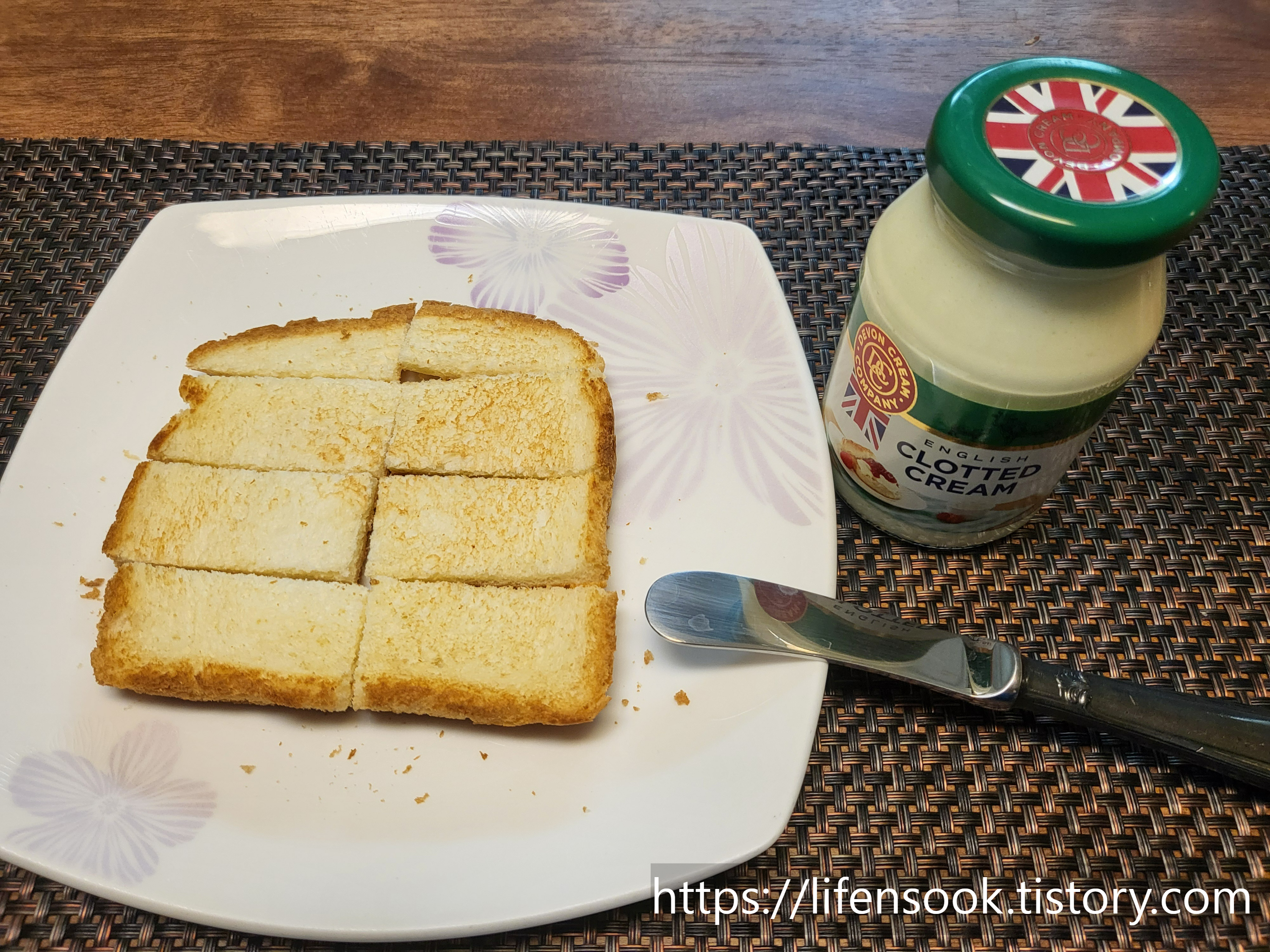 식빵과 클로티드 크림
