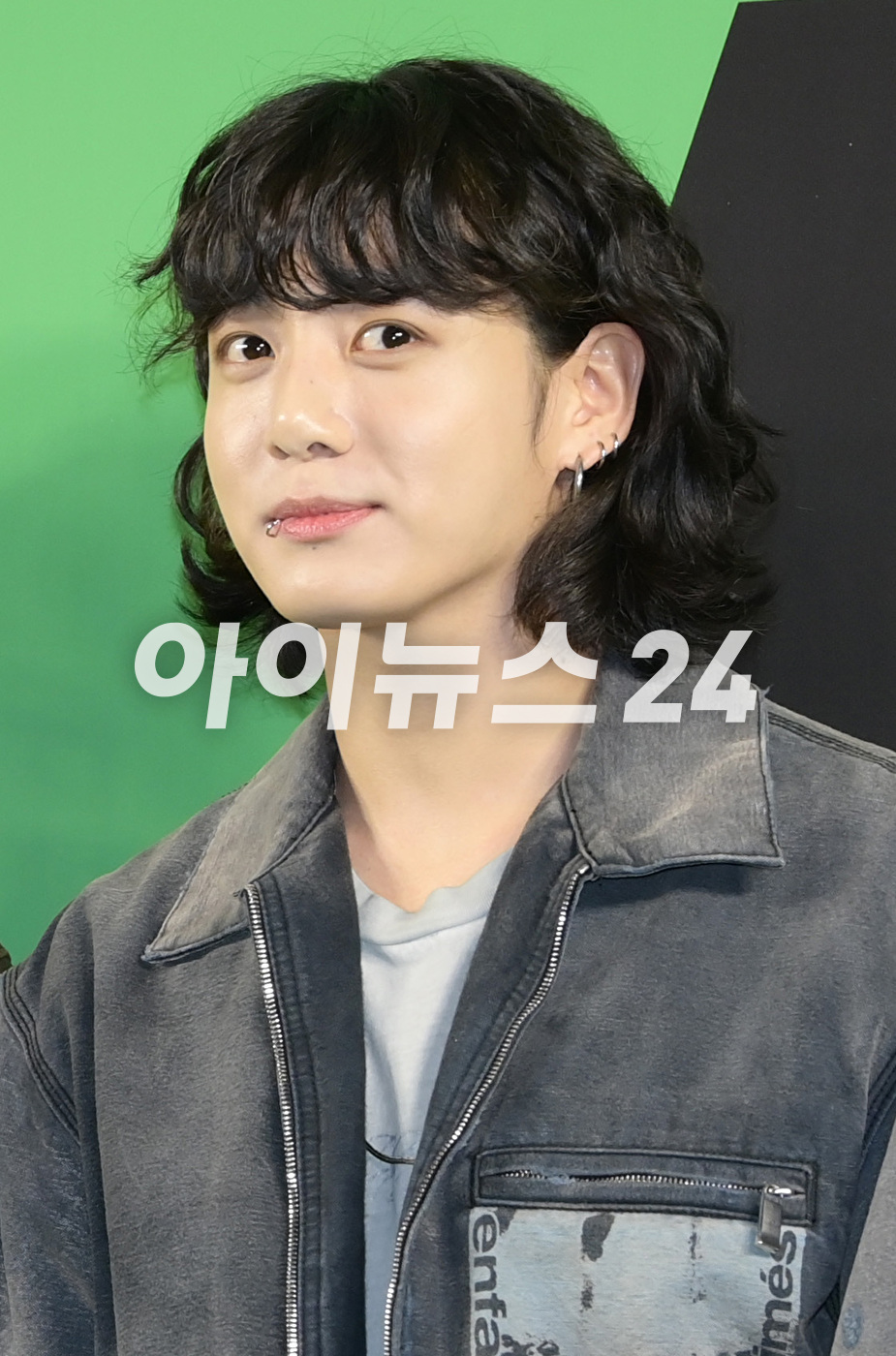 그룹 방탄소년단(BTS) 정국이 24일 오후 서울 강남구 삼성동 메가박스 코엑스에서 열린 영화 &#39;드림&#39;(감독 이병헌) VIP 시사회에 참석하고 있다. [사진=정소희 기자]
