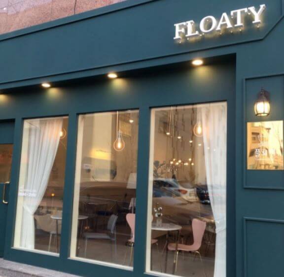 플로티-카페-간판