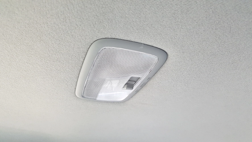 중앙등 전구 교체 완료 모습