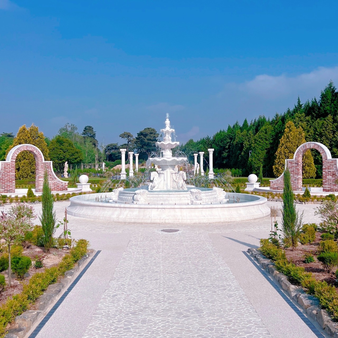 벽초지 수목원 중앙 분수 사진