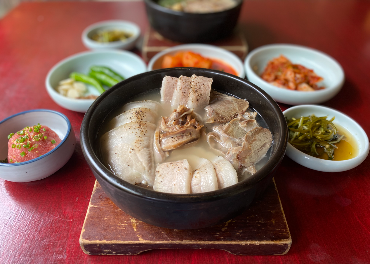 돼지국밥 사진입니다.