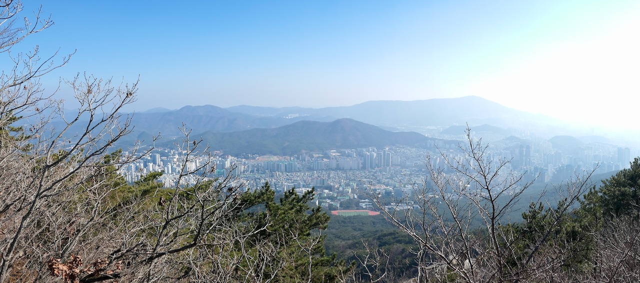 대륙봉 평평바위에서 바라본 부산 도심 풍경