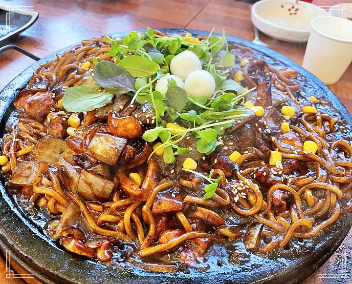 양념게장 돌짜장 돌판짜장 맛집 온천 실내데이트 코스 시몬스 침대 카페 별빛 정원 여행 이천 가볼만한 곳 추천 생방송투데이 오늘방송 떴다 동네방네