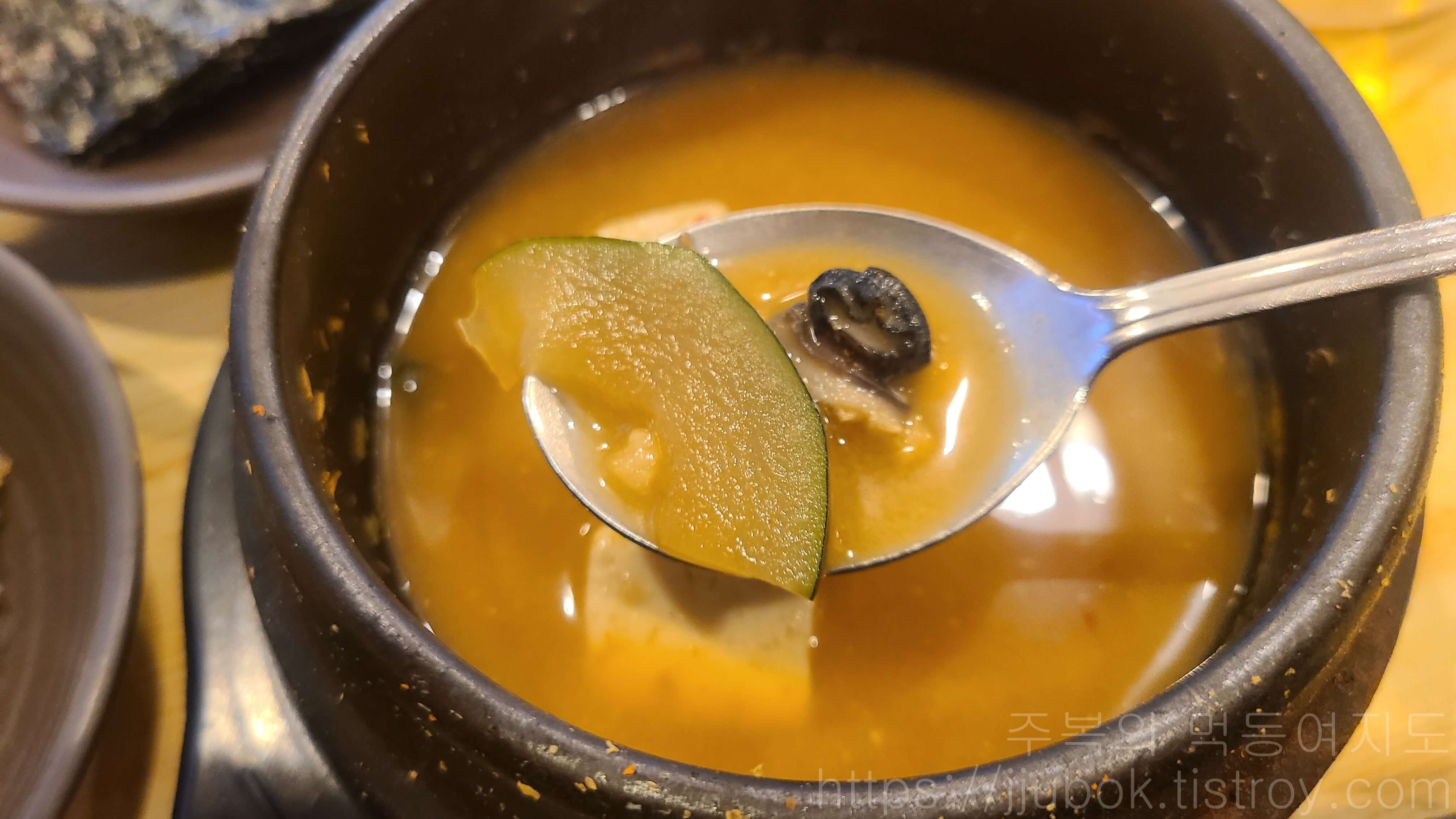 오구당당-밑반찬-된장찌개-2