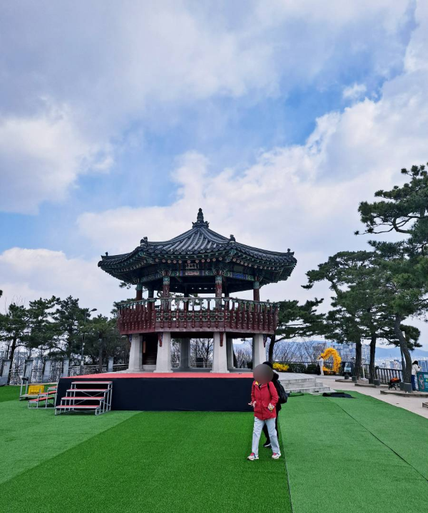 응봉산 팔각정