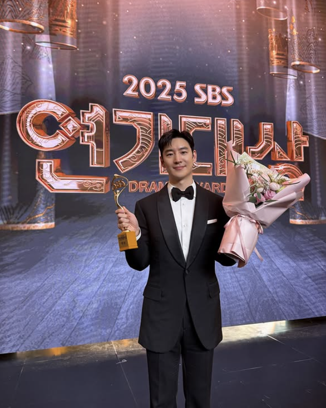 이제훈 배우 대상 ❘ 이제훈 프로필 나이 드라마 학력