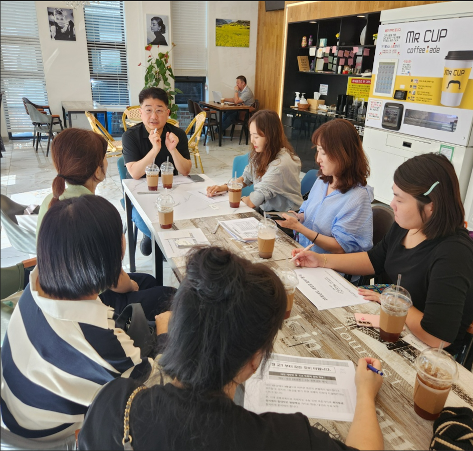 초등 학부모들을 위한 설명회 사진