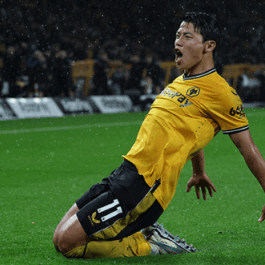 황희찬 골세러머니 무릎꿇기