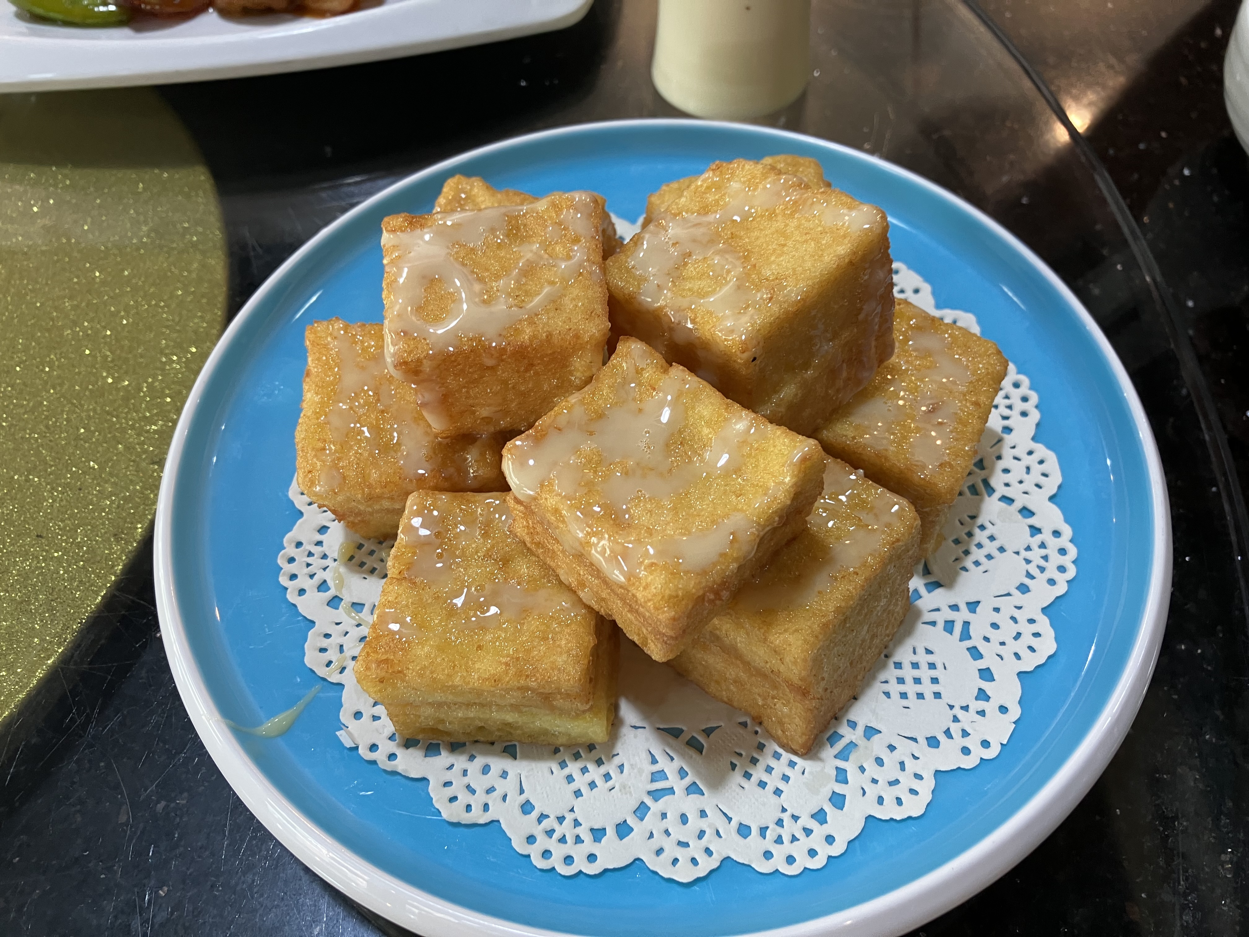 연유가 뿌려져 있는 홍콩의 토스트