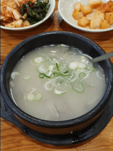 숟가락으로-저어본-설령탕