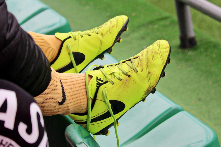 나이키 티엠포 축구화