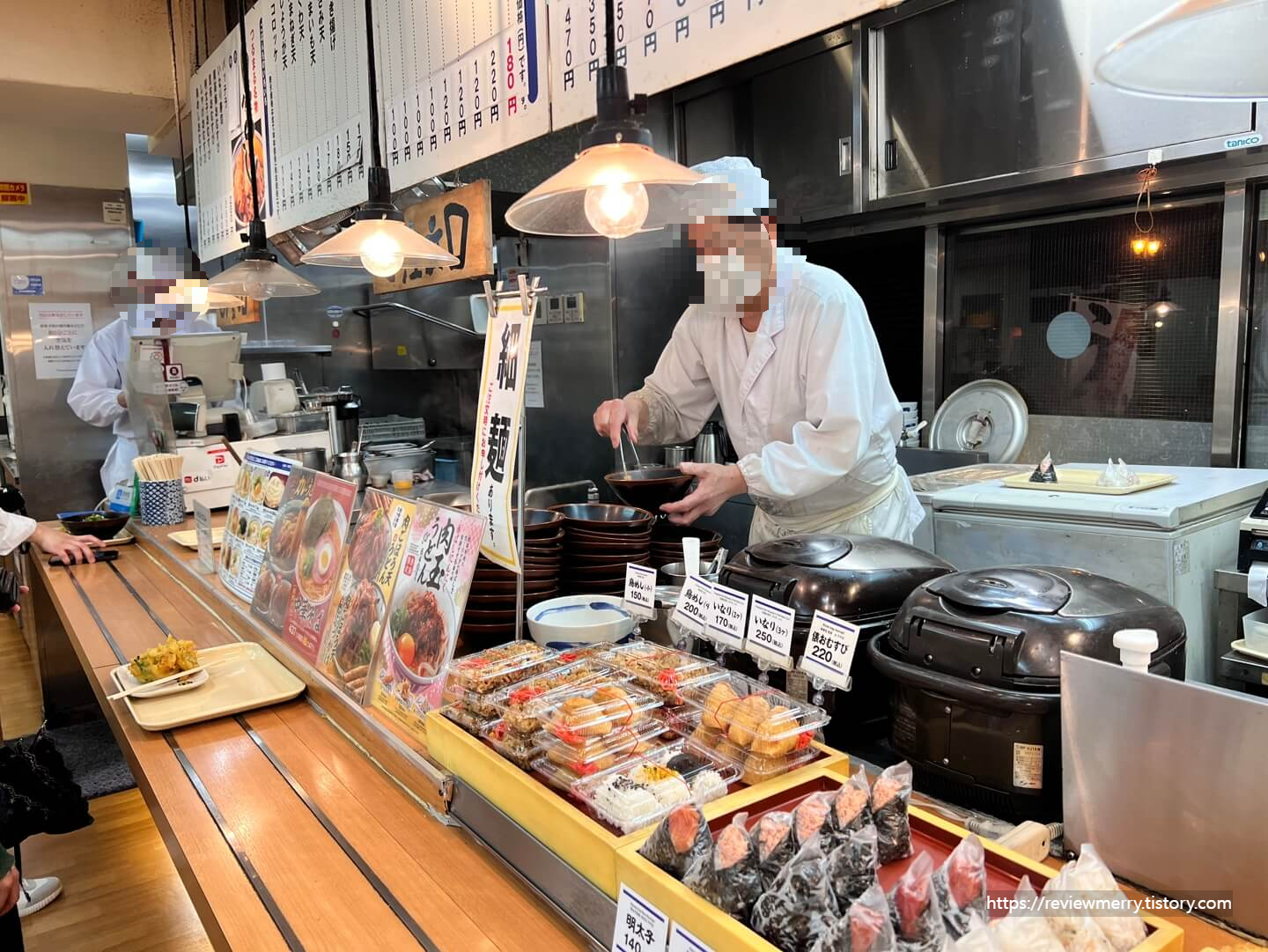 주방 조리 모습 사진