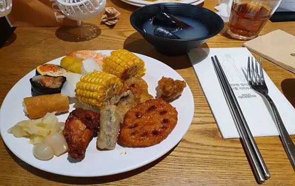 애슐리퀸즈 광주유스퀘어점