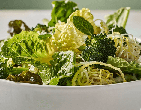 식이섬유가 풍부한 샐러드를 곁들이세요