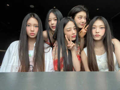 뉴진스-셀카-4