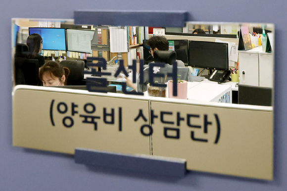 양육비이행관리원이 지난 5월 서울 중구 남산스퀘어에 위치한 업무 시설을 공개했다. 정부는 오는 9월부터 한국건강가정진흥원에서 분리&middot;독립한 양육비이행관리원을 통해 양육비의 안정적 지급을 지원한다는 계획이다. [사진=뉴시스]