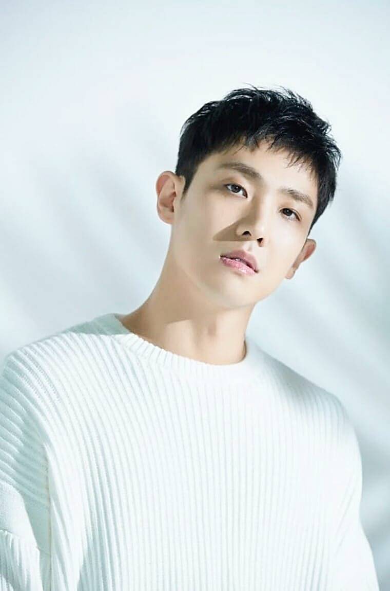 배우-이준
