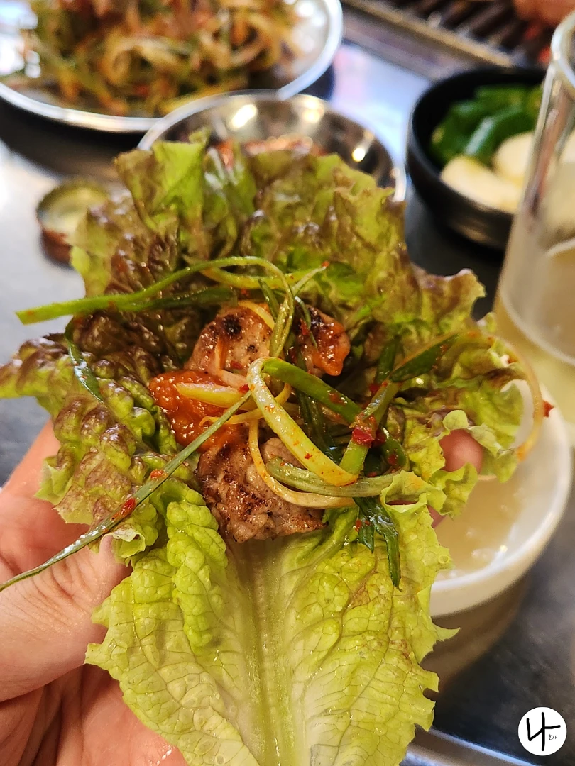 상추-위-파절이와-고기