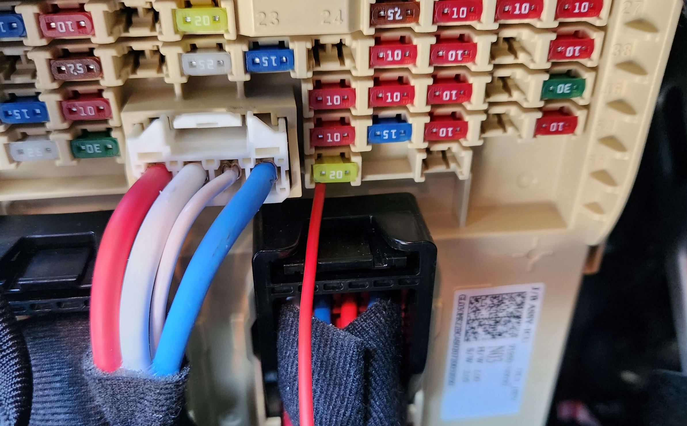 K8차량내부휴즈박스공간