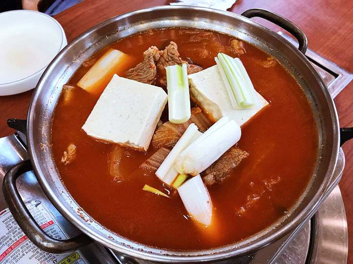 고양 행주산성 가게 메기 매운탕 힘이 솟는 한 그릇 30년 전통 노포 유림가든 맛집 추천