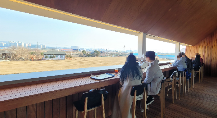 2층 논밭풍경사진