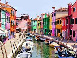 부라노의 하이라이트 – 단순한 색이 아닌 ‘삶의 색’ 골목 사진