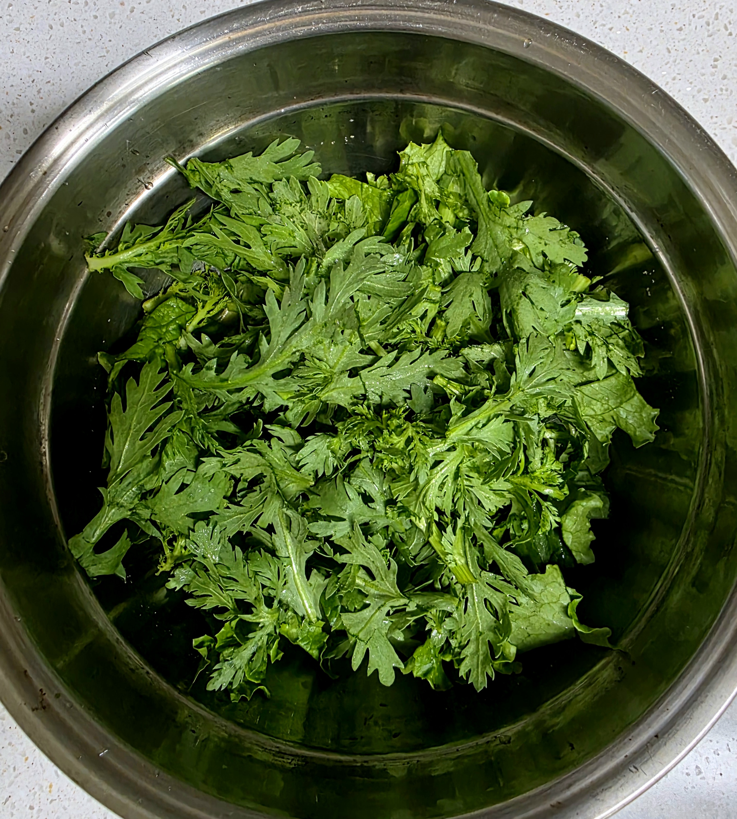 향긋한-쑥갓도-넣었어요.