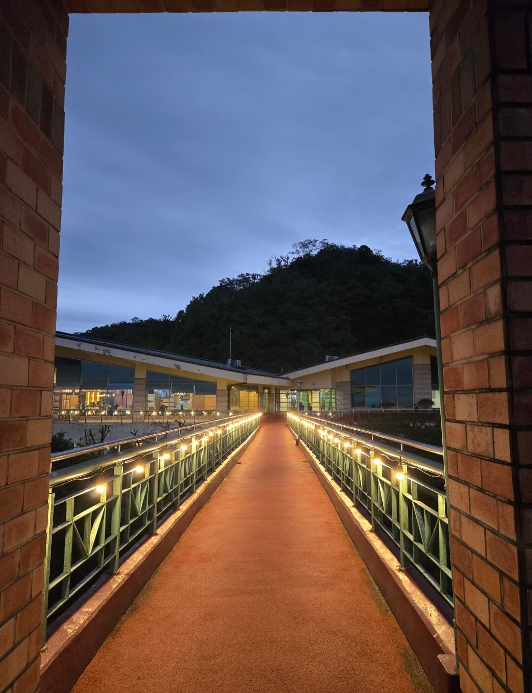 인코스 입구에서 바라보이는 클럽하우스