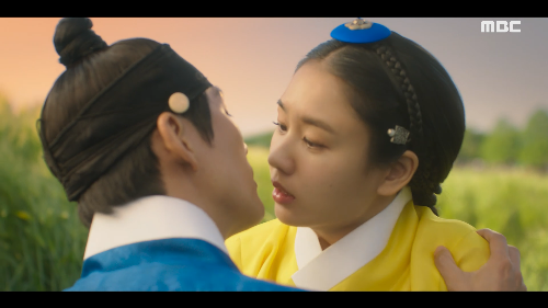 주인공들의 키스 전 장면