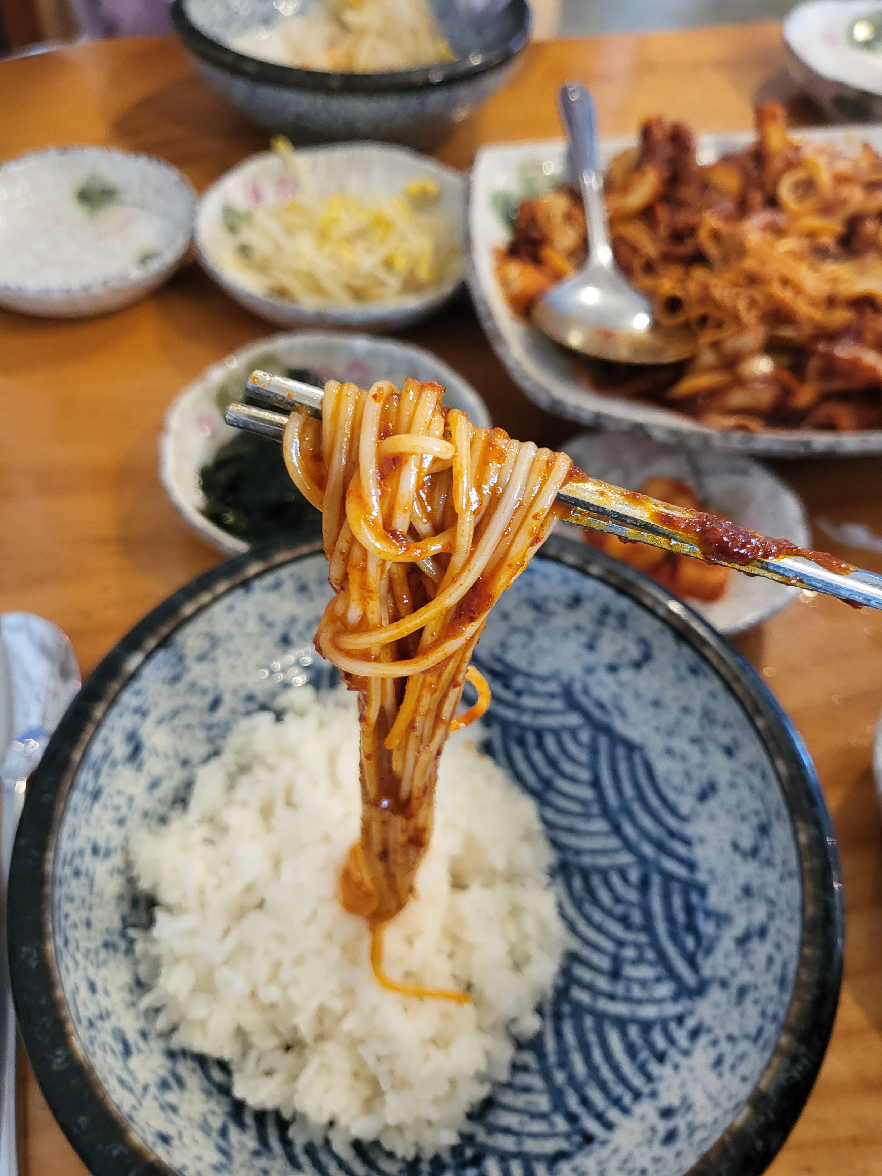 춘천 시골길 낙지볶음 소면사리