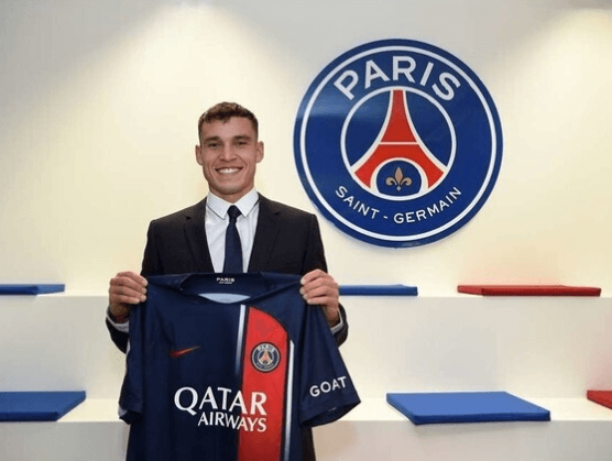 PSG홈페이지 이강인 PSG 이적 선수 사진 이미지 입니다.